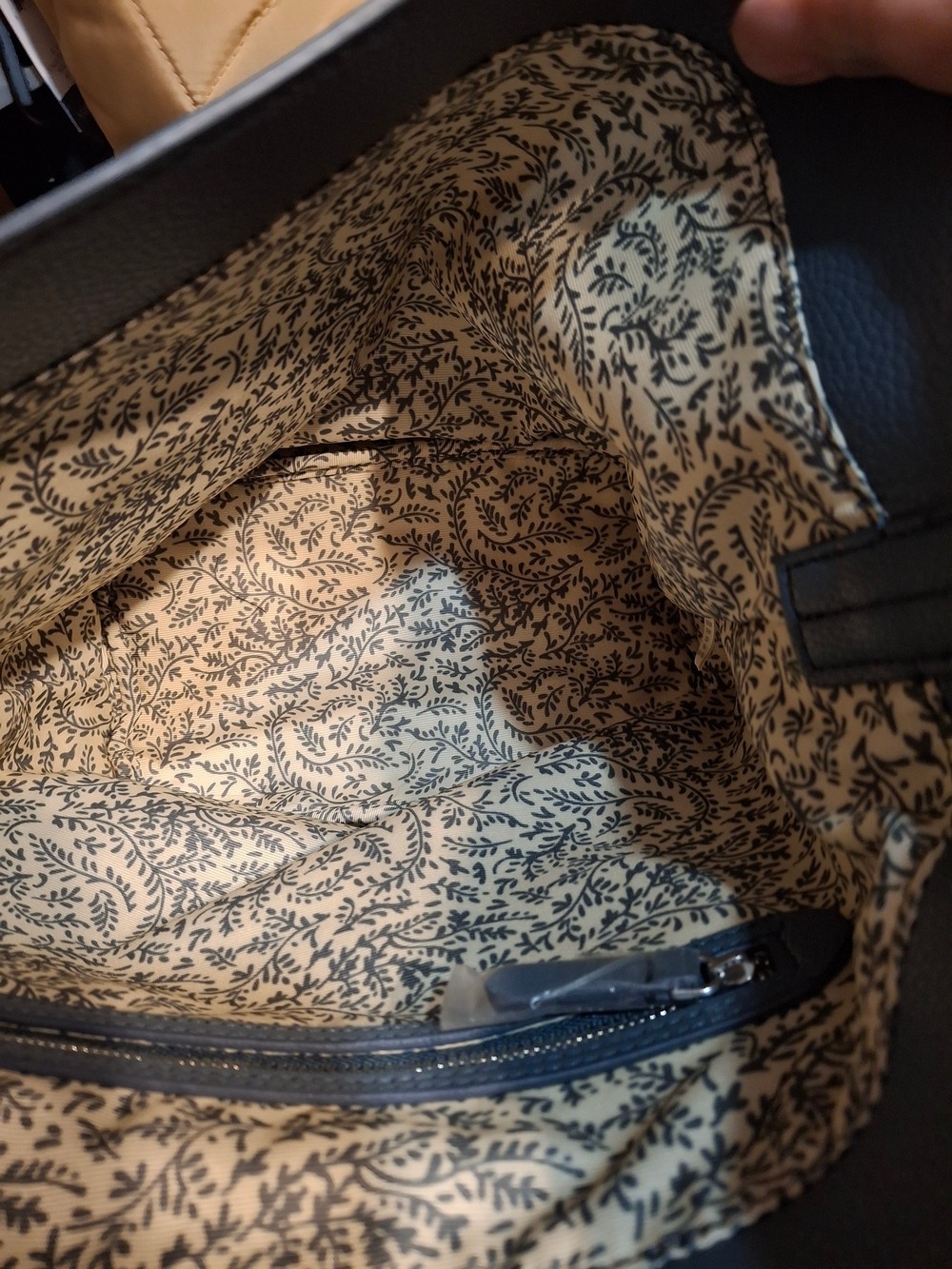 Vera Bradley Quilted Shoulder Bag in Beige NWT - Picture 7 of 9